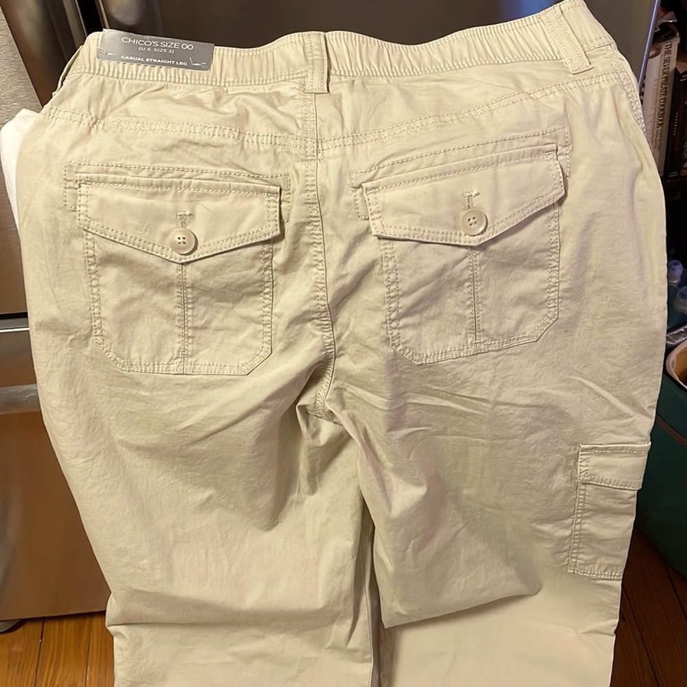 Chicos 00=size 2  sand crop adjustable pants